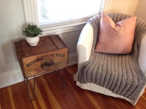 moosehead beer crate side table with hairpin legs